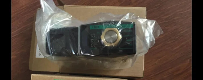 1PC  NEW  CKD  AB42-02-3-02E-AC220V   AB42-02-3-02E  AC220V  free  shipping