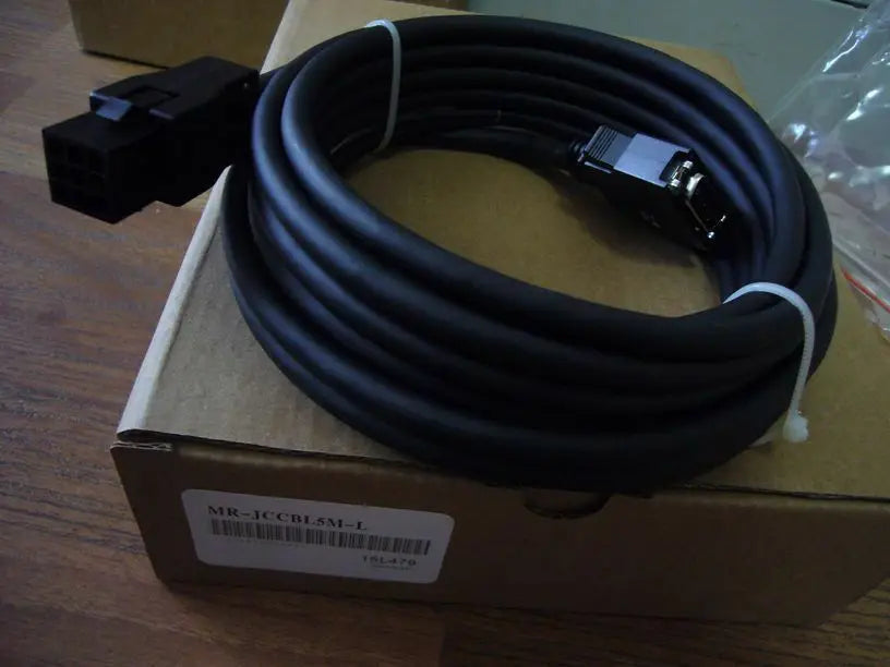 New MITSUBISHI cable  for  MR-JCCBL5M-L