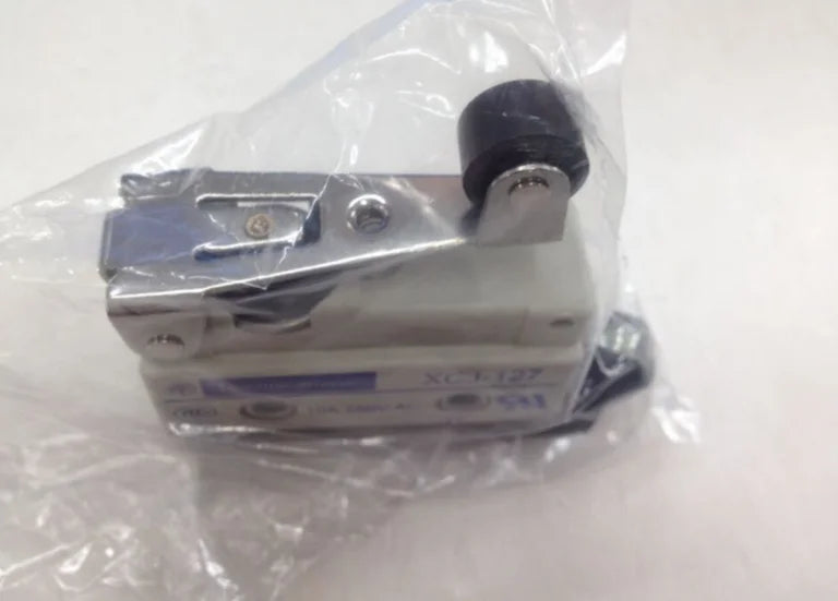 1PC XCJ-127 New Schneider free shipping