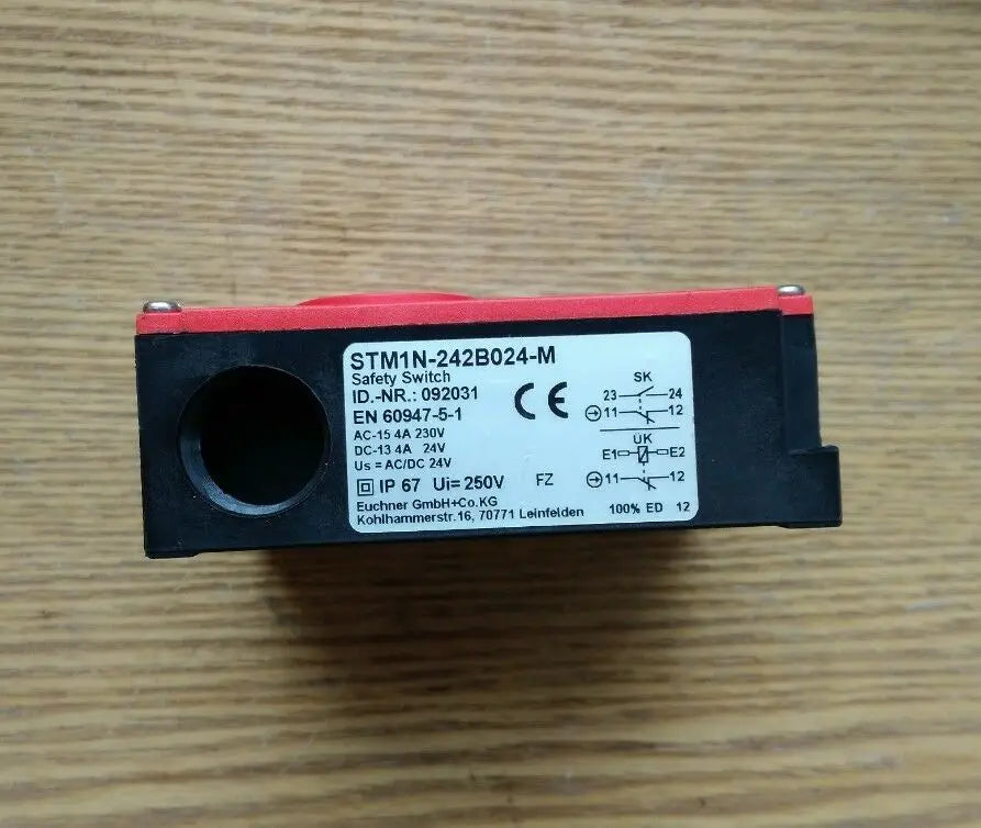 New EUCHNER STM1N-242B024-M Safety door switch free shipping