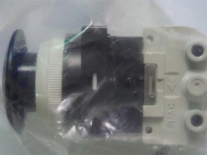 New  SMC  VM130-01-30BA  mechanical  valve   free shipping