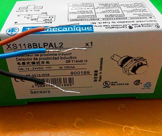 XS118BLPAL2 1PC NEW IN BOX Telemecanique Proximity Switch free ship