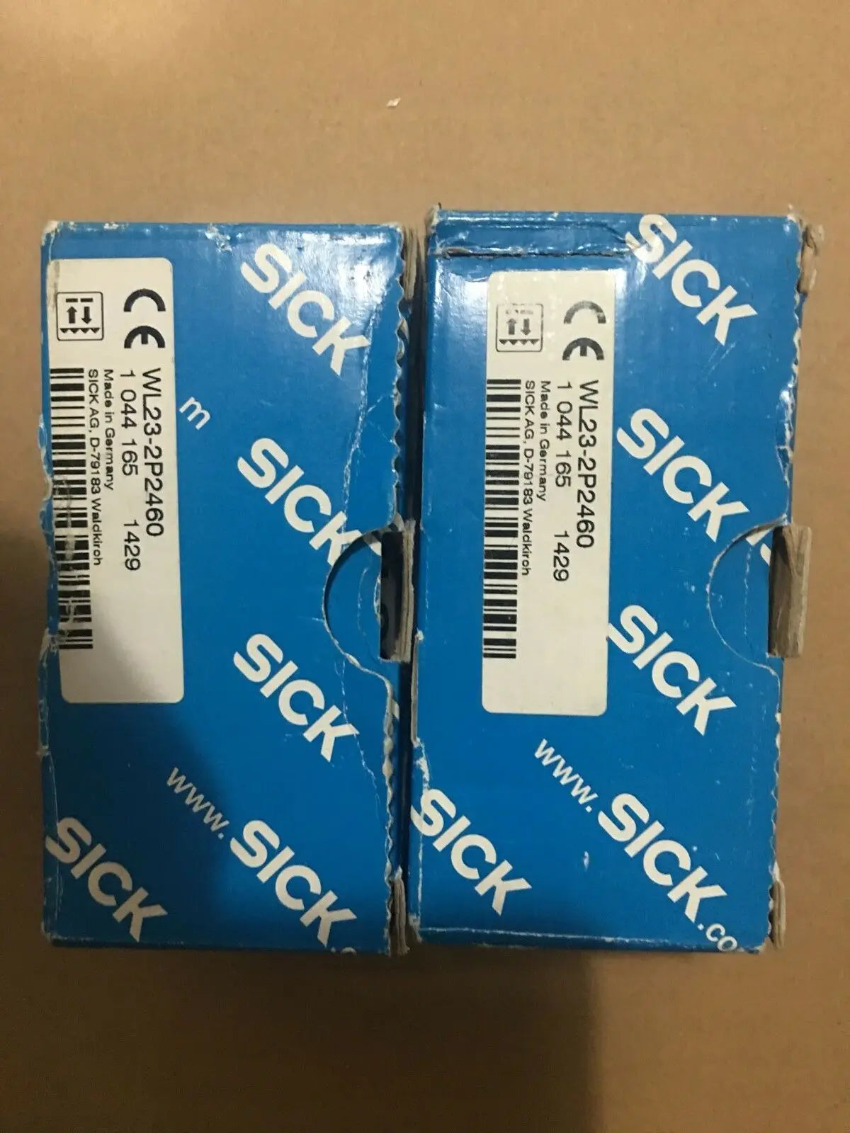 New SICK WL23-2P2460 Photoelectric sensor free shipping