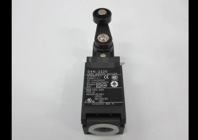 1PC  NEW   Omron    D4N-2220    free  shipping
