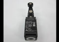 1PC  NEW   Omron    D4N-2220    free  shipping