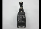 1PC  NEW   Omron    D4N-2220    free  shipping