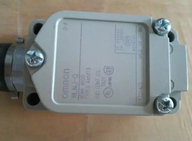 WLNJ-Q 1PC New Omron Limit Switch Coil spring UL CSA free shipping