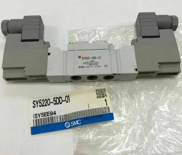SY5220-5DD-01 SY5220 5DD 01 NEW in box SMC solenoid valves free shipping