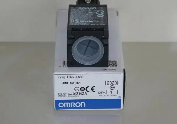 D4N-4122 D4N4122 1PCS NEW OMRON Travel Switch free shipping