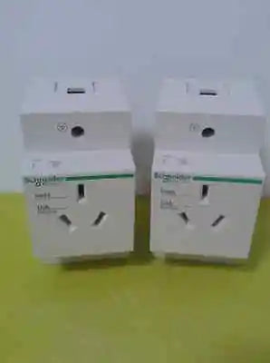 EA9X310 1Pcs NEW Schneider convenience receptacle free shipping