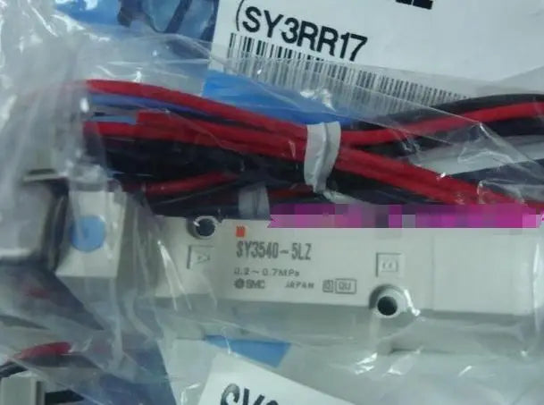 SY3540-5LZ SY3540 5LZ New in box SMC solenoid valve free shipping