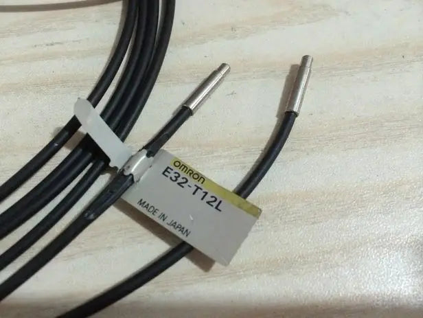 E32-T12L E32 T12L 1PC New Omron Photoelectric Switch Fiber Unit free shipping