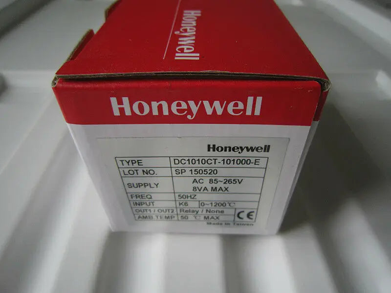 New  HONEYWELL  DC1010CT-101000-E   temperature controller  free shipping