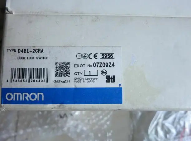 New IN BOX Omron Guard Lock Safety-door Switch D4BL-2CRA D4BL 2CRA free shipping