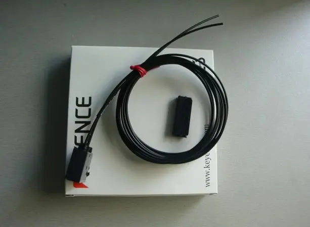 1PC New in box Keyence Photoelectric Fiber Optic Sensor CZ-40 CZ40 free shipping