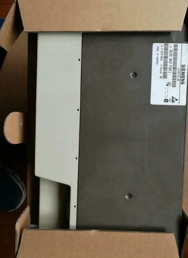 1PC new in box  Siemens 6ES5943-7UB11 6ES5 943-7UB11 Freeshiping
