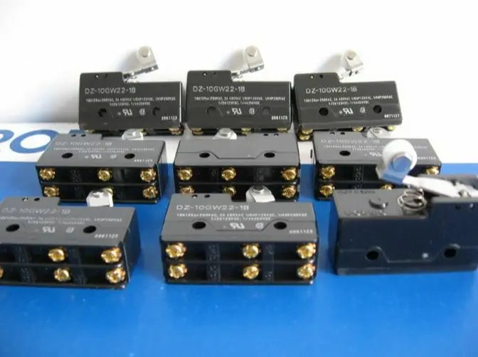 DZ-10GW22-1B DZ10GW221B New Omron limit switch free shipping