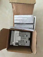 E5CWL-R1TC New Omron Temperature Controller 100-240VAC free shipping