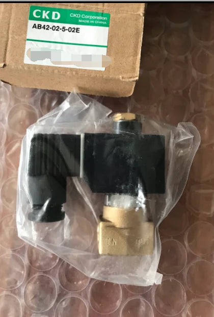 1PC  NEW  CKD  AB42-02-5-02E-DC24V   AB42-02-5-02E  DC24V  free  shipping