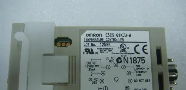 E5CS-Q1KJU-W E5CS Q1KJU W 1PC New in box OMRON free shipping