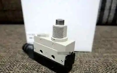 SHL-D55 SHLD55 1PC NEW OMRON Limit Switch free shipping