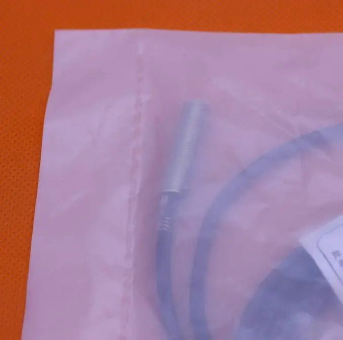 E2E-X1R5E2-Z E2EX1R5E2Z 1pcs Omron NEW IN BOX free shipping