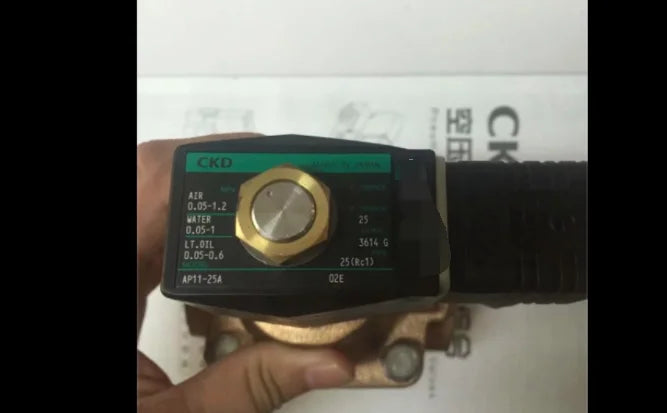 1PC  NEW  CKD  AP11-25A-02E-AC220V  AP11-25A-02E  AC220V  free  shipping