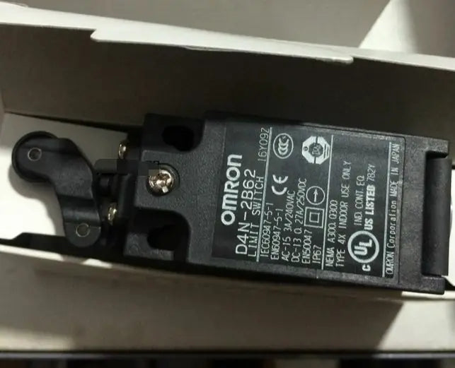 D4N-2B62 D4N2B62 1PC NEW IN BOX Omron Limit Switch free shipping