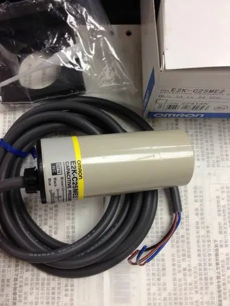E2K-C25ME2 1PC NEW Omron Capacitive Proximity Switch free shipping