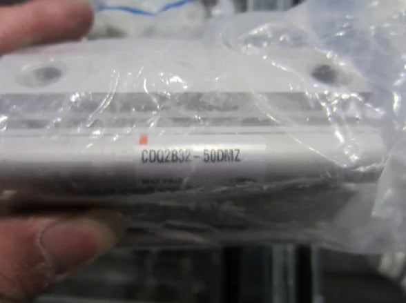 CDQ2B32-50DMZ CDQ2B3250DMZ 1PC New SMC cylinder free shipping