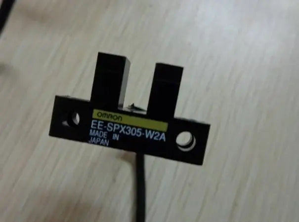 EE-SPX305-W2A EE SPX305 W2A New Omron Photo Micro Sensor free shipping