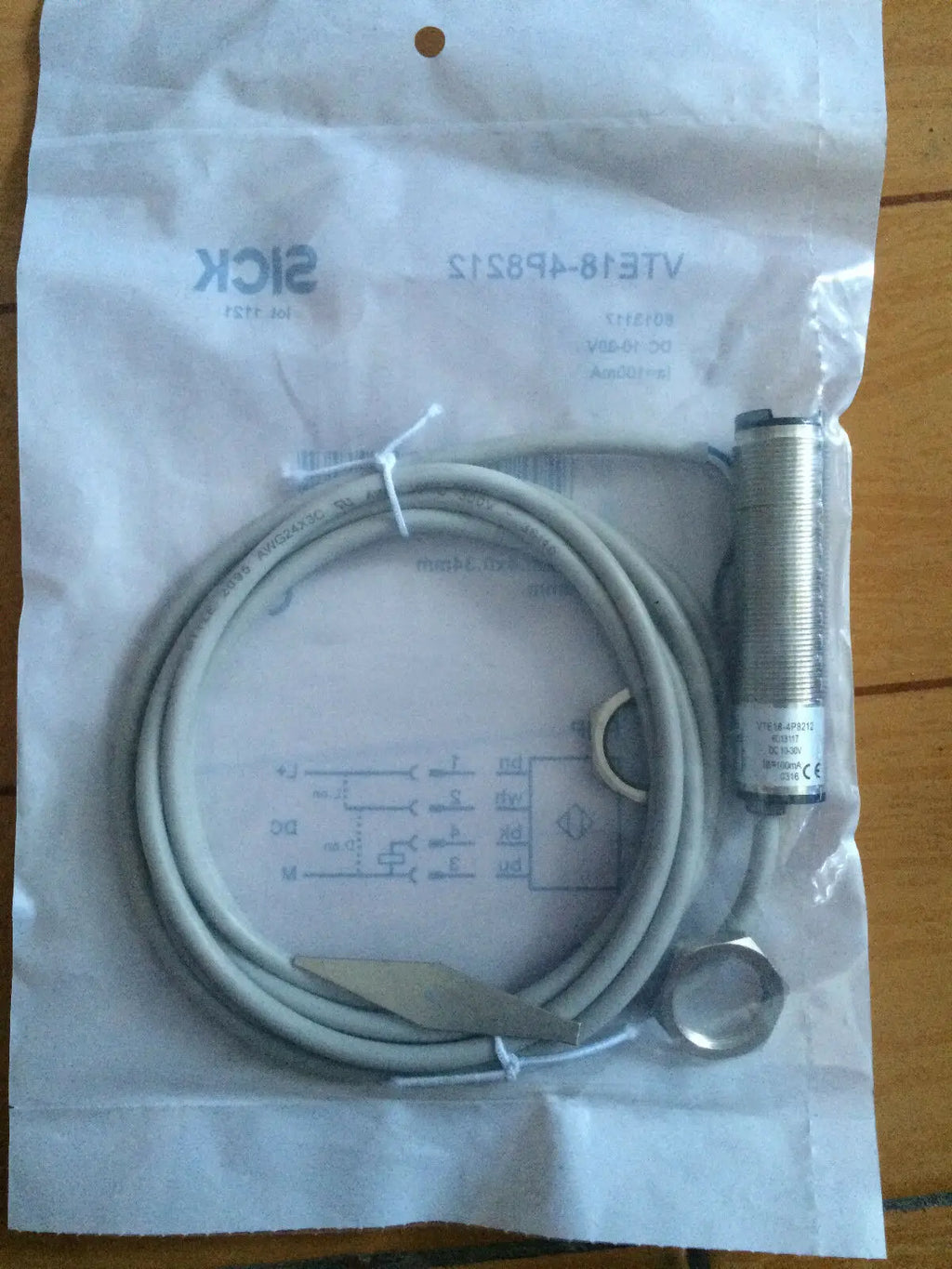 VTE18-4P8212 VTE184P8212 new SICK free shipping