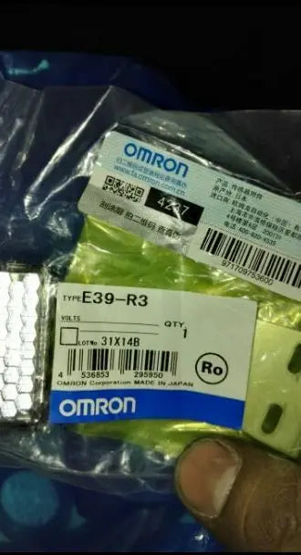 E39-R3 E39 R3 1PC NEW IN BOX OMRON Sensor Reflector free shipping