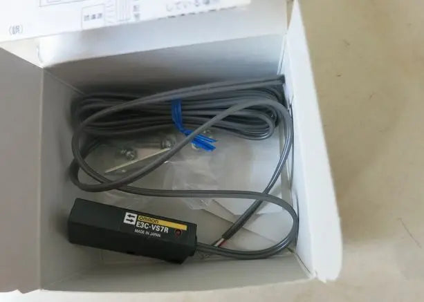 E3C-VS7R E3CVS7R 1PC NEW Omron Photoelectric Switch free shipping