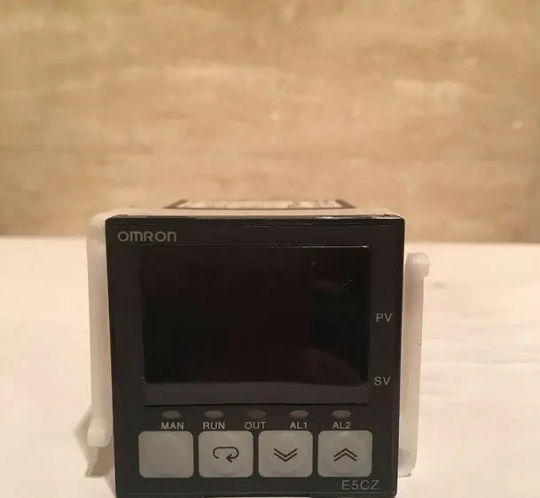 E5CZ-R2MT E5CZ R2MT AC100-240V New OMRON Temperature Controller free shipping
