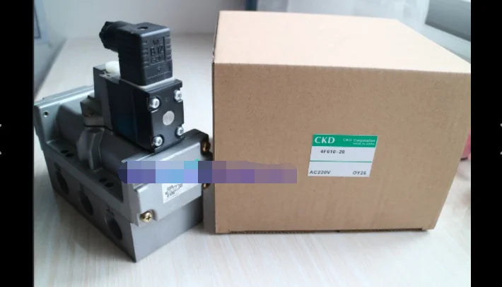 1PC  NEW  CKD  4F610-20-AC220V    4F610-20   AC220V   free  shipping