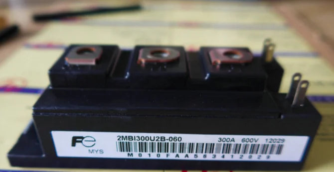 2MBI300U2B-060 2MBI300U2B060 1PCS NEW FUJI module free ship