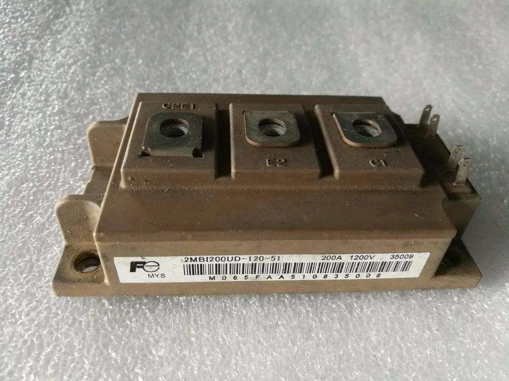 New  FUJI  2MBI200UD-120-51 2MBI200UD120-51  IGBT MODULE  free shipping