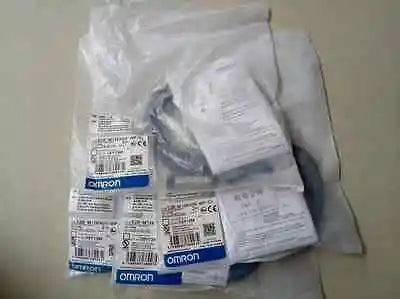 E2B-M12KN05-WP-C1 1PC New In Box Omron proximity switch Sensor free shipping
