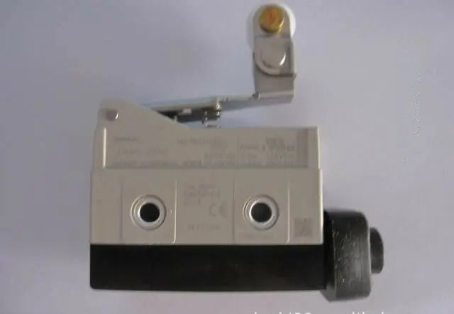 1PC New Omron D4MC-3030 Limit Switch free shipping