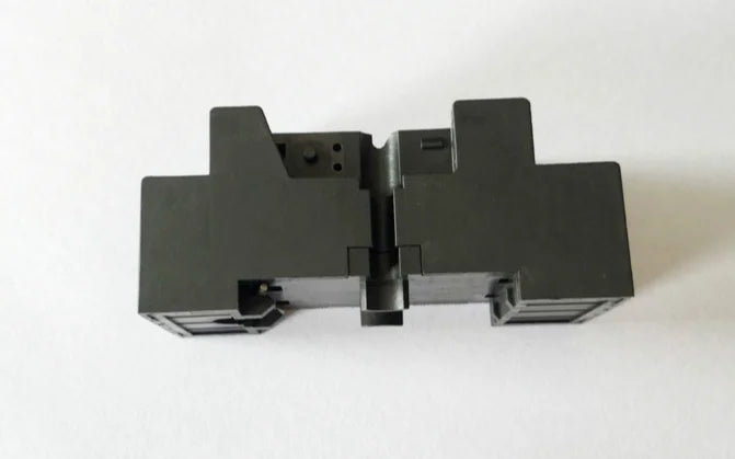 CR-M2SFB CRM2SFB 1PC New ABB Relay Socket free shipping