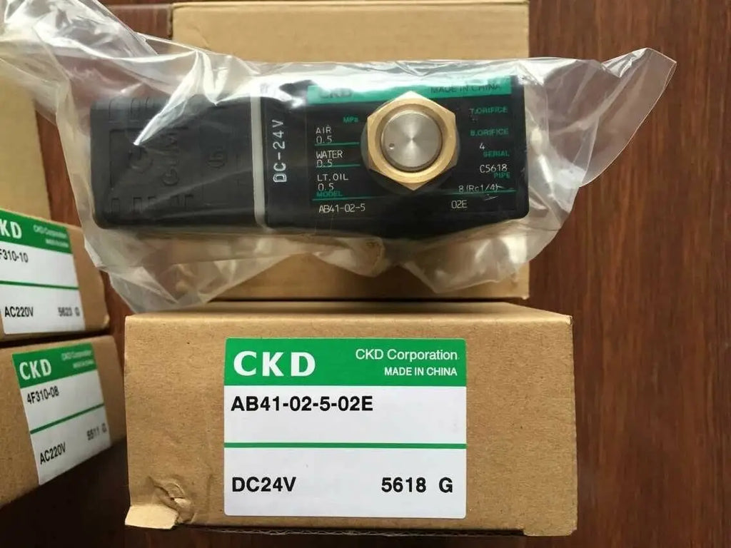 1PC  NEW   CKD  AB41-02-5-02E-DC24V  AB41-02-5-02E  DC24V   free  shipping