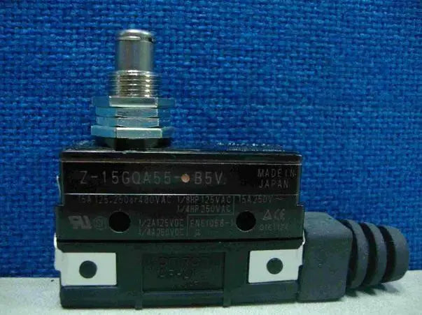 New in box Omron Limit Switch Z-15GQA55-B5V Z 15GQA55 B5V free shipping