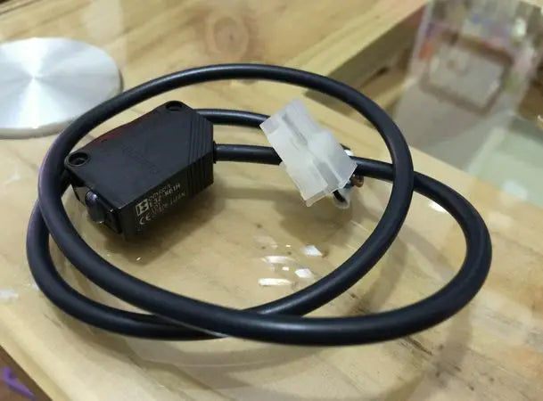 E3Z-R61H E3ZR61H New Omron photoelectric switch free shipping