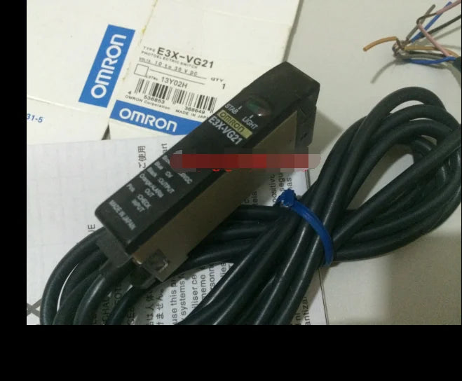 New  OMRON  Optical fiber sensor  E3X-VG21  free shipping