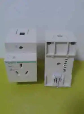 EA9X310 1Pcs NEW Schneider convenience receptacle free shipping