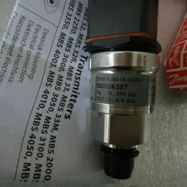 New  DANFOSS  060G6387  Pressure sensor   free shipping