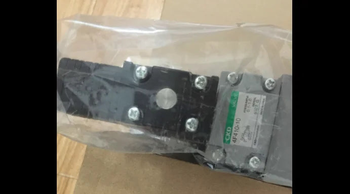 1PC  NEW  CKD   4F410-10-AC110V    4F410-10  AC110V   free  shipping