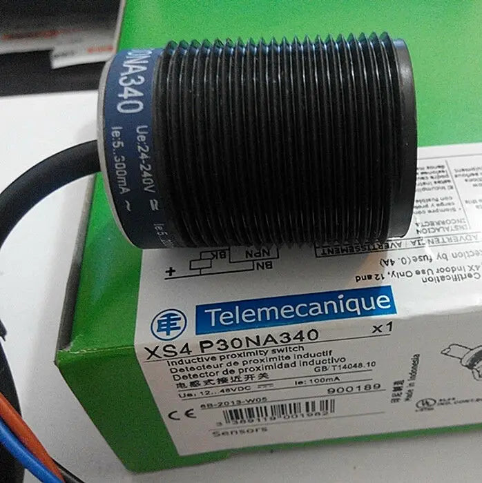 XS4P30NA340 12-24V 1PC NEW Schneider