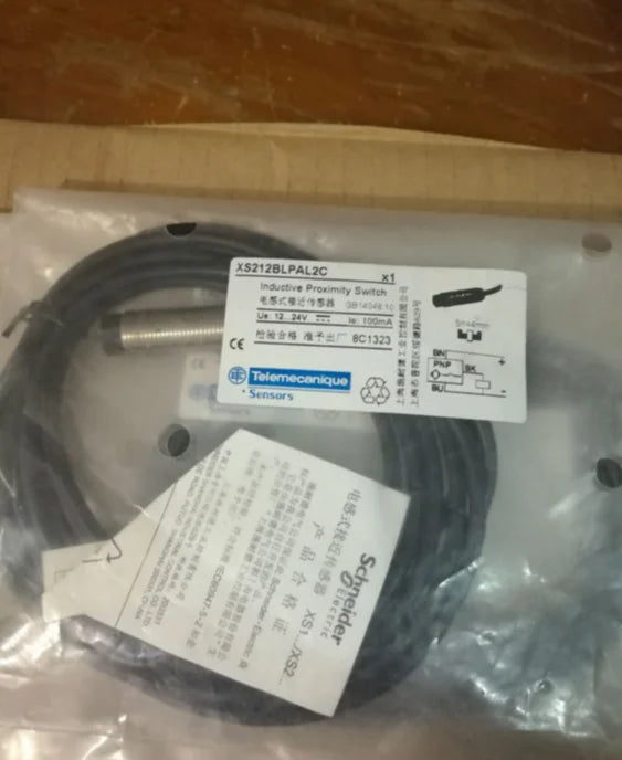 XS212BLPAL2 1PC NEW IN BOX Telemecanique proximity switch free shipping